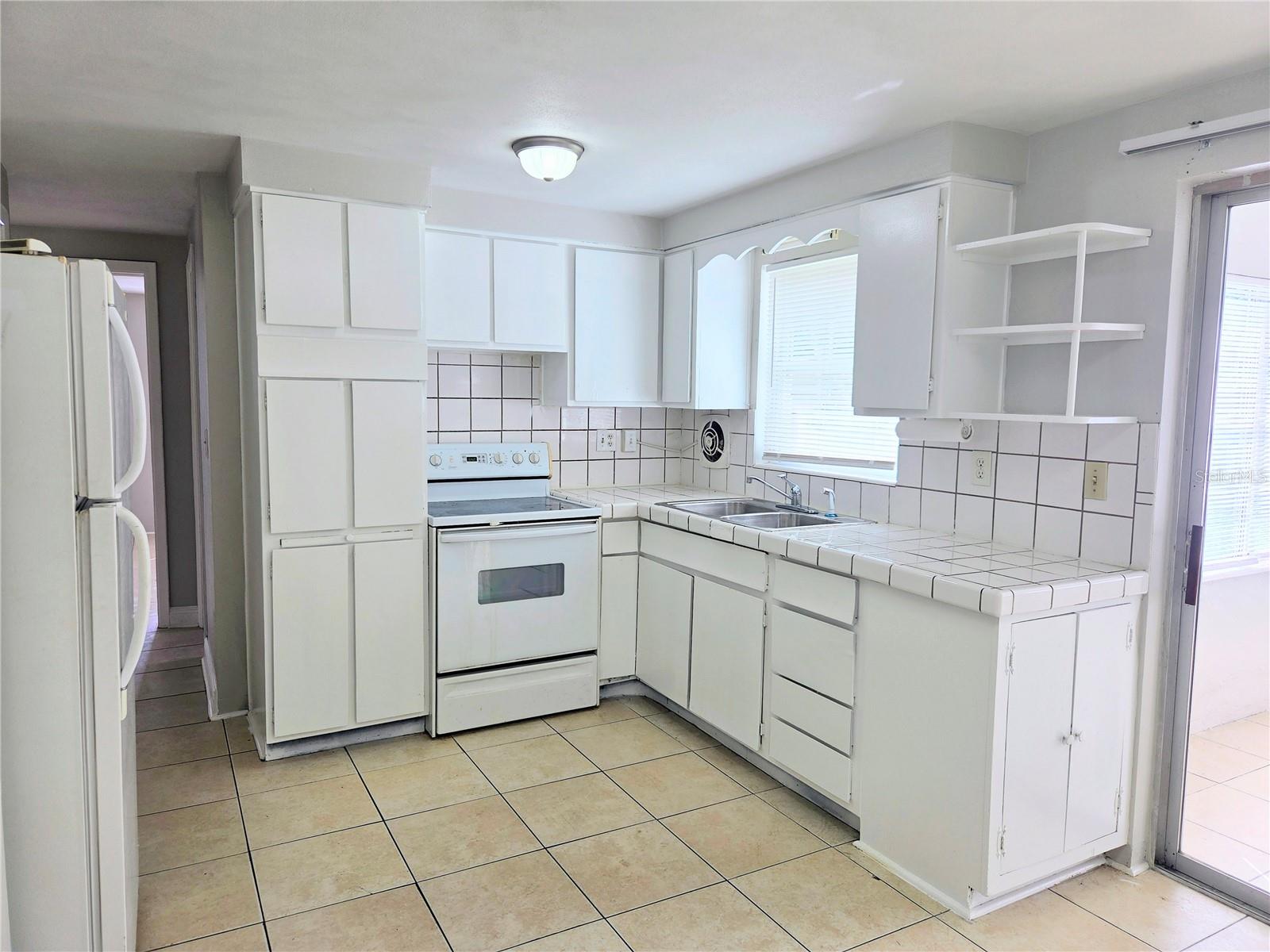 KNOLLWOOD VILLAGE - Residential