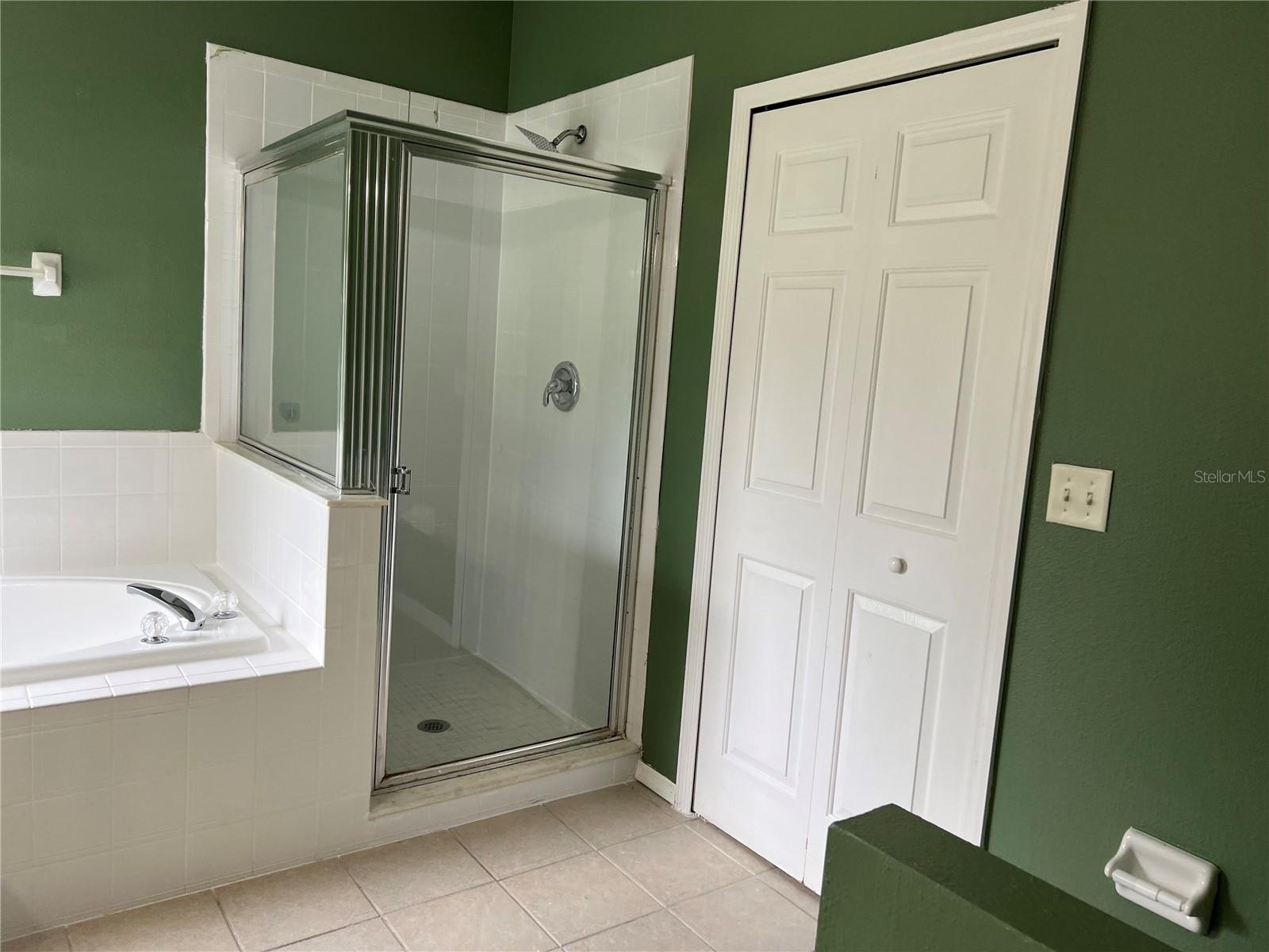 LAKE BERNADETTE - Residential