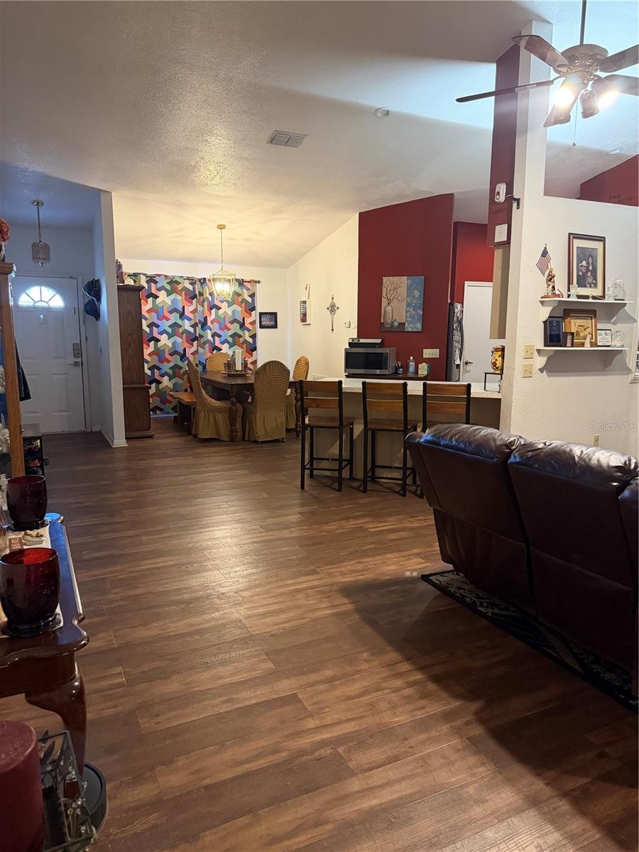 261 E COUNTRY CLUB DRIVE