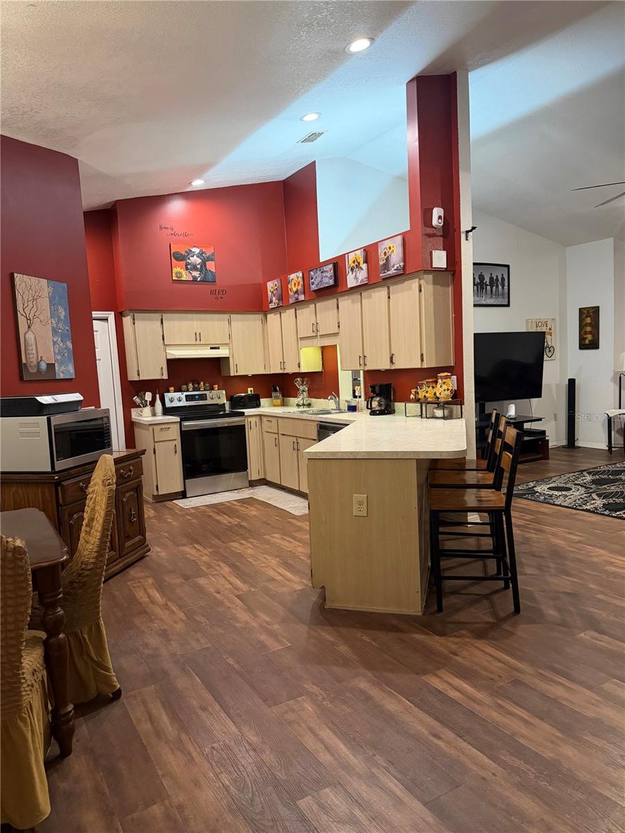 261 E COUNTRY CLUB DRIVE