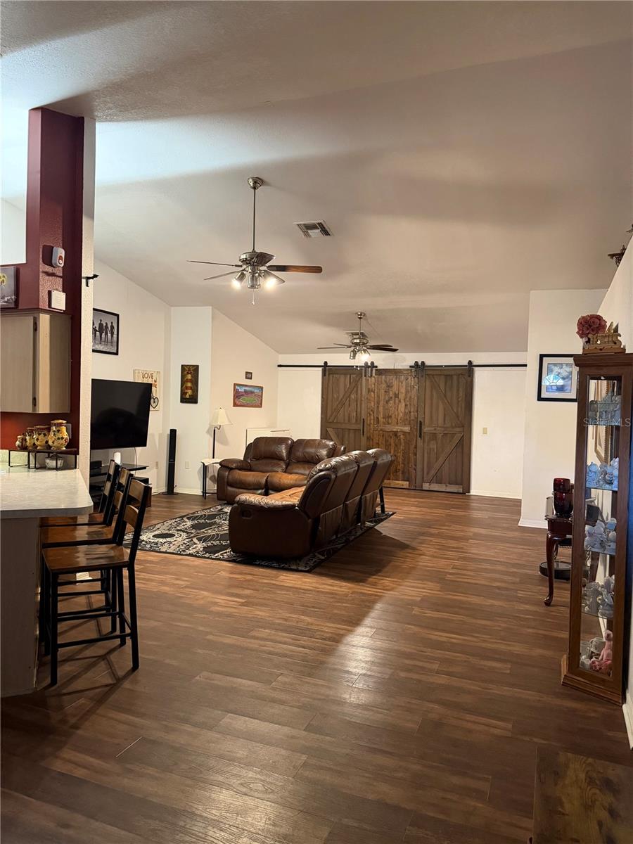 261 E COUNTRY CLUB DRIVE