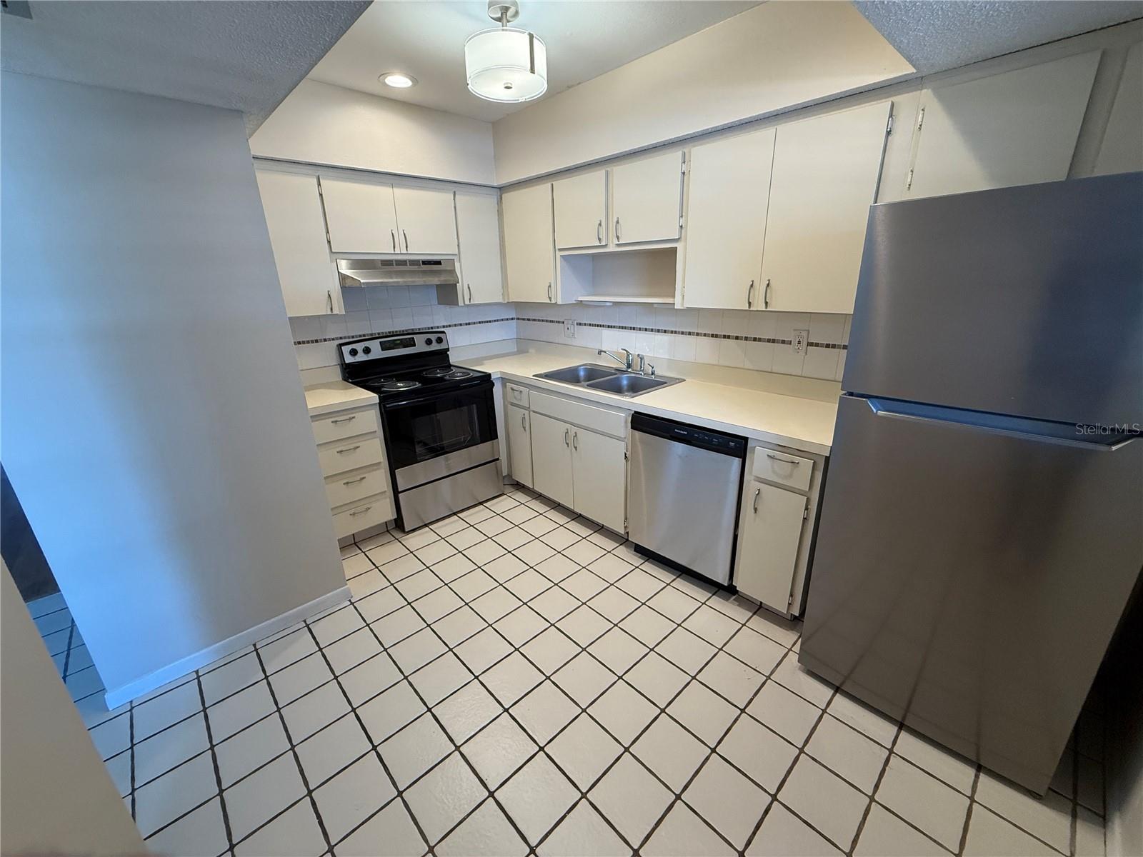 1750 BELLEAIR FOREST DRIVE A13