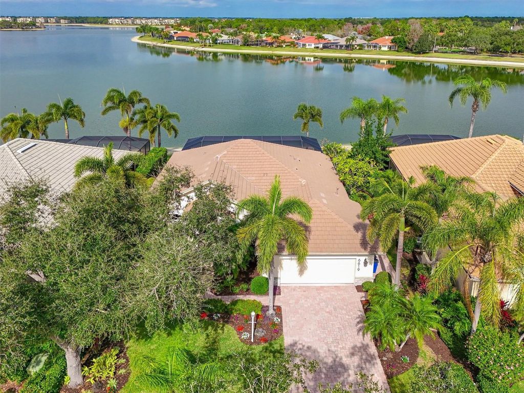 Photo of 6619 Waters Edge Way, Lakewood Ranch, FL 34202 (MLS # A4677224)