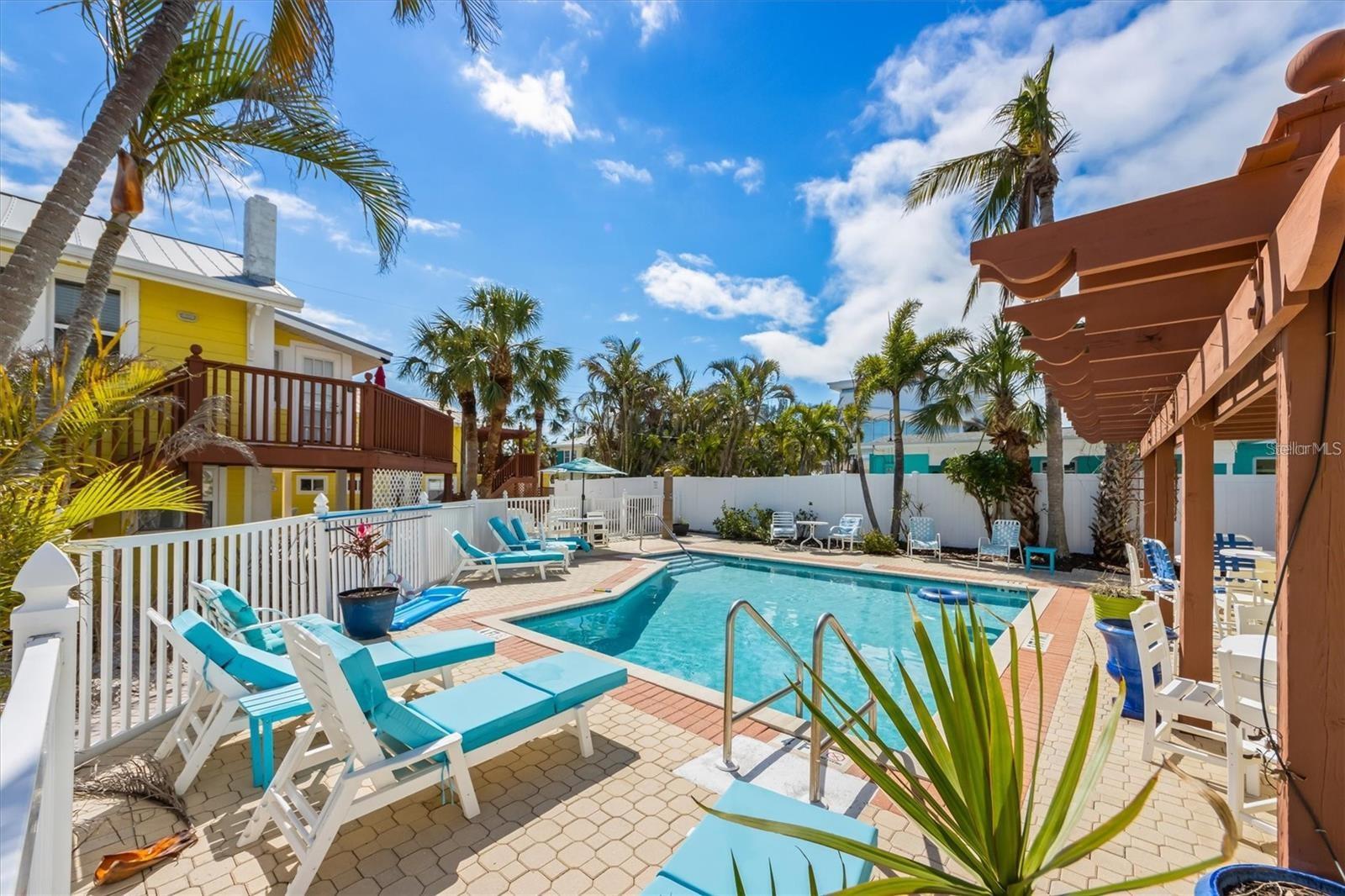 ANNA MARIA BEACH COTTAGES - Residential