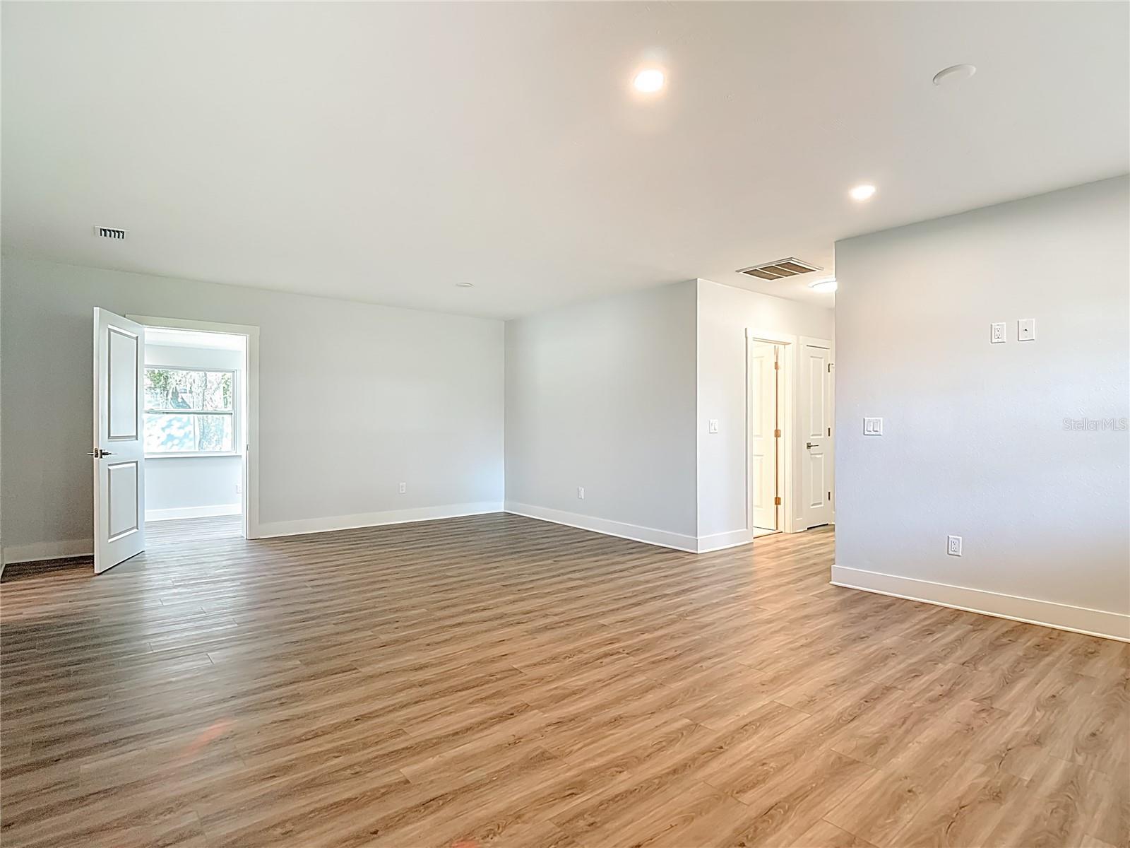 BREEZE HILL - Residential