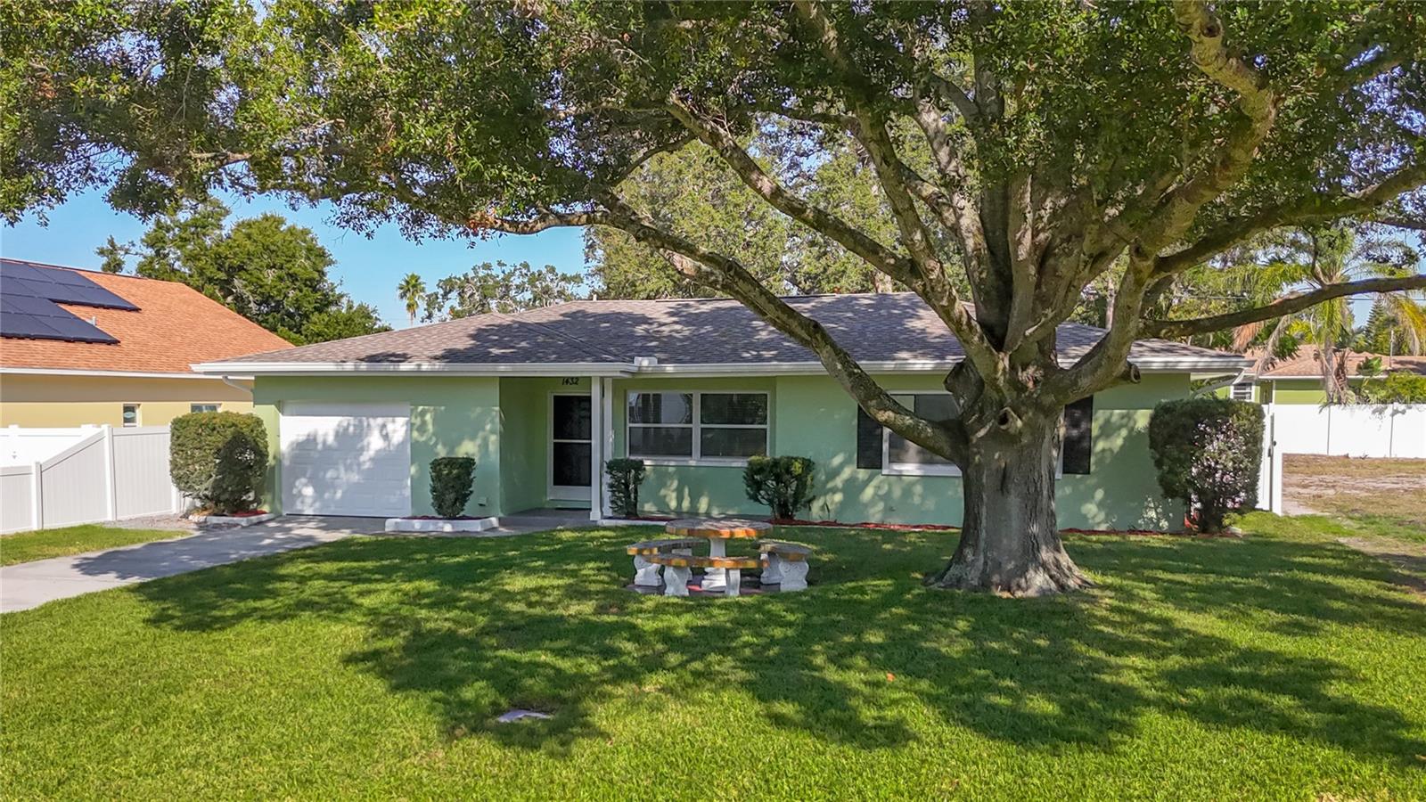 BREEZE HILL - Residential