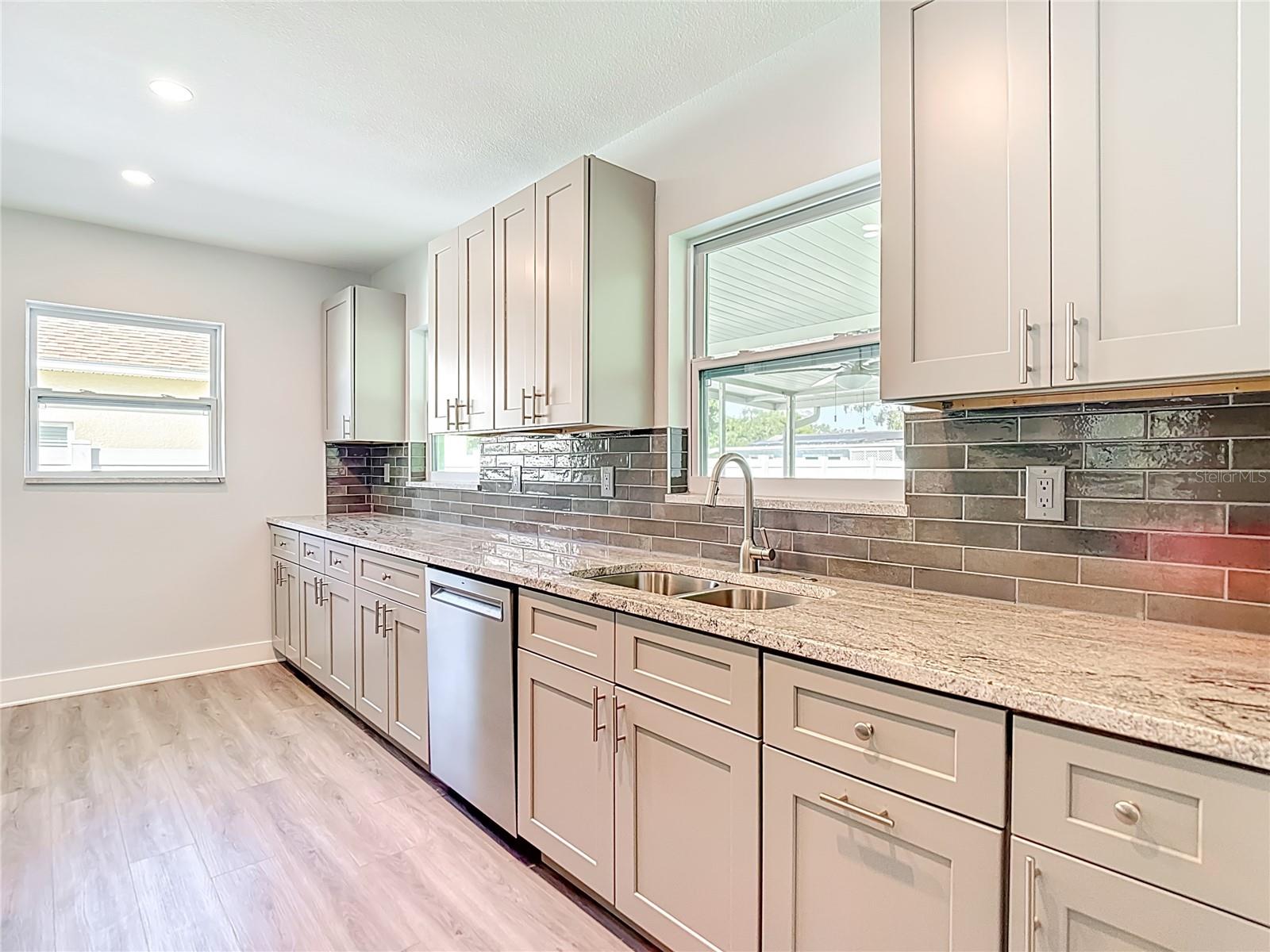 BREEZE HILL - Residential