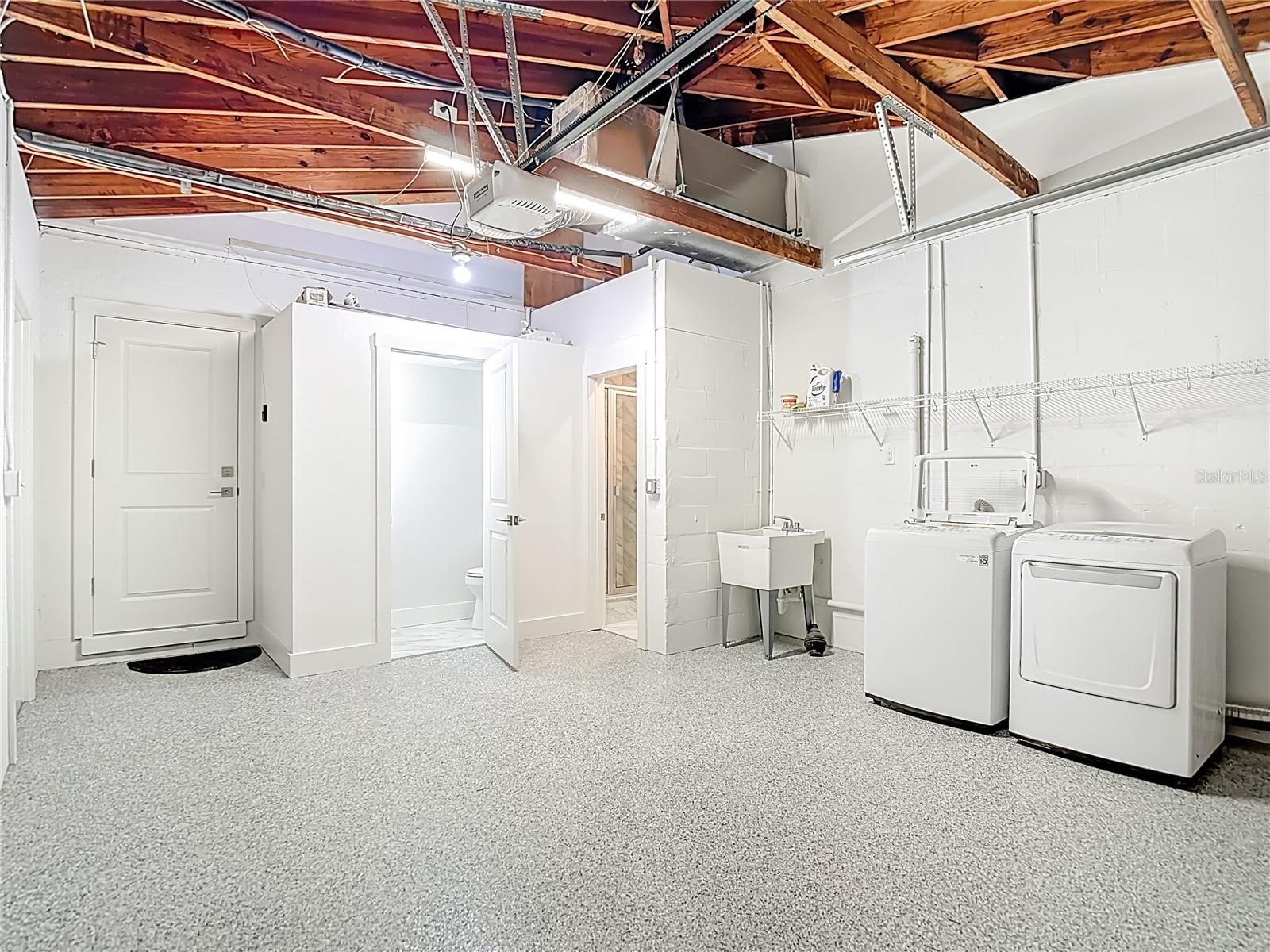 BREEZE HILL - Residential