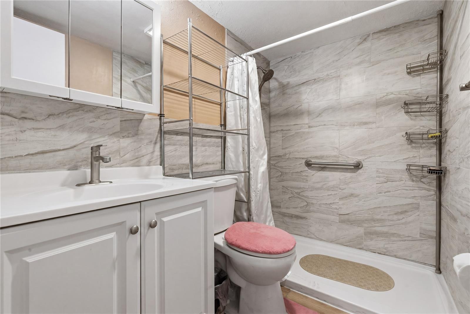 CLEARVIEW OAKS PARADISE - Residential