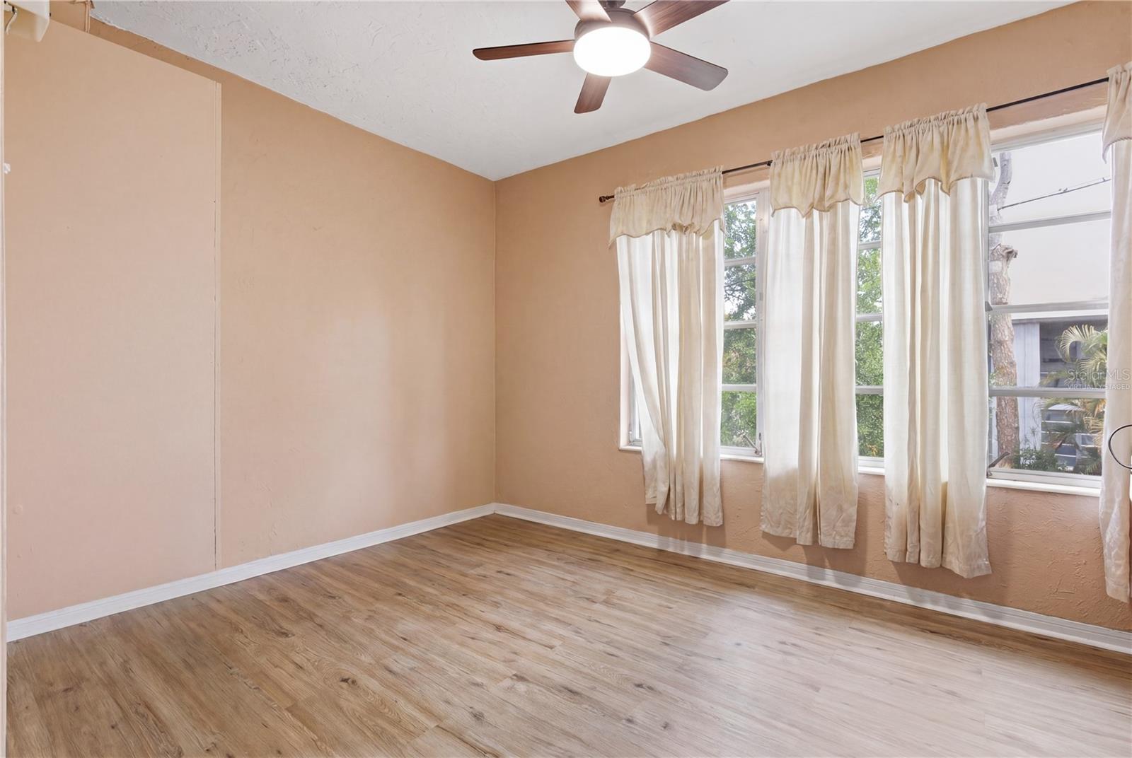 CLEARVIEW OAKS PARADISE - Residential