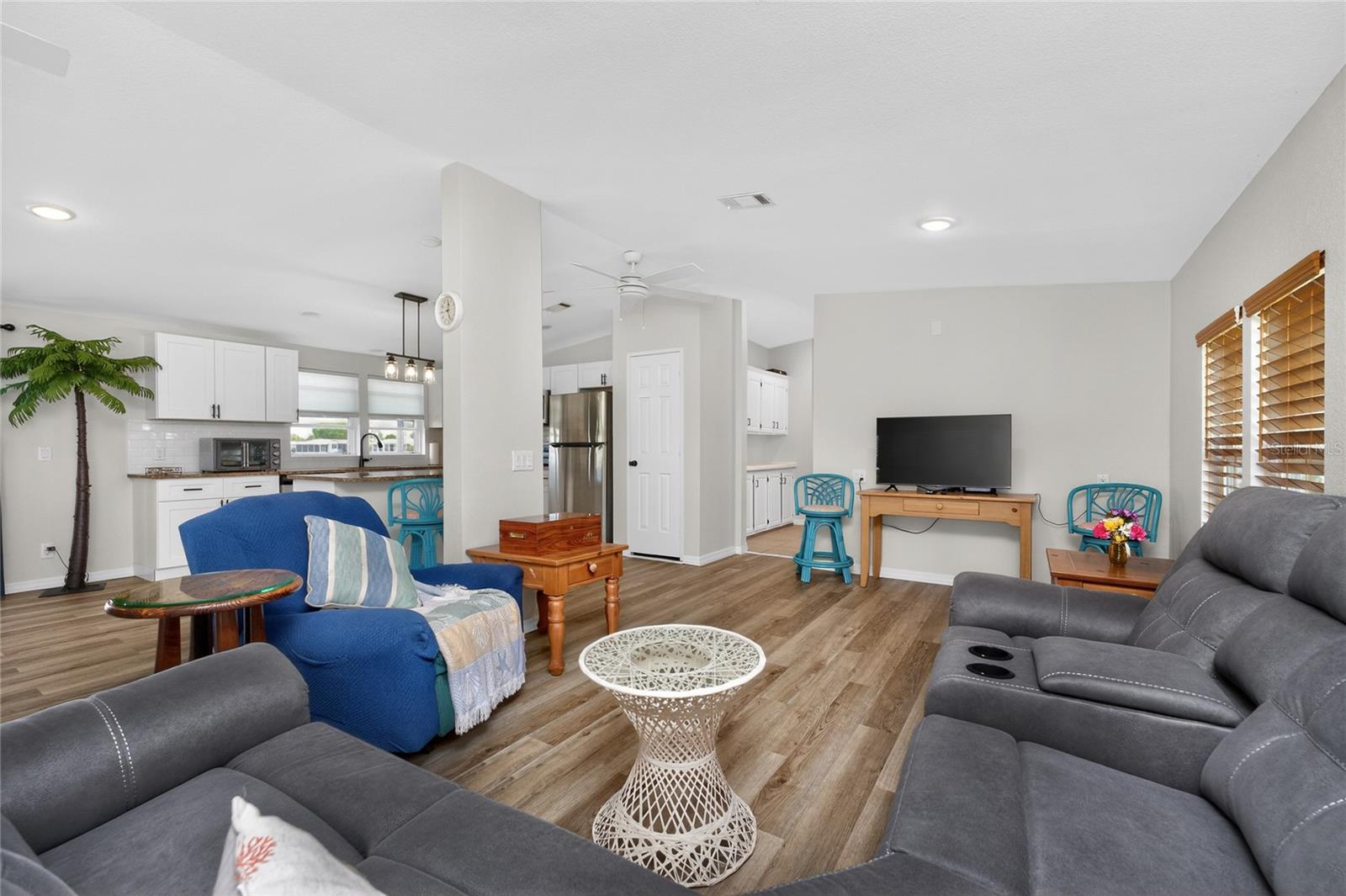 LEMON BAY ISLES PH 03 - Residential