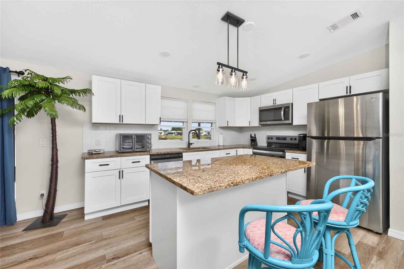 LEMON BAY ISLES PH 03 - Residential