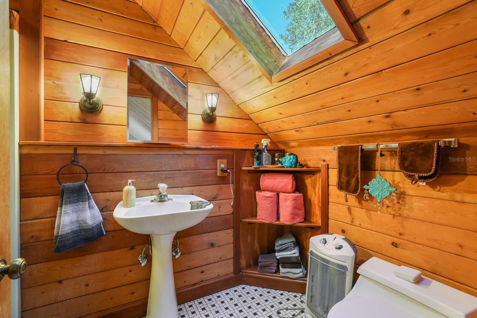 SEC 17 TOWNSHIP 34S RANGE 17E PT OF LT 1 - Residential