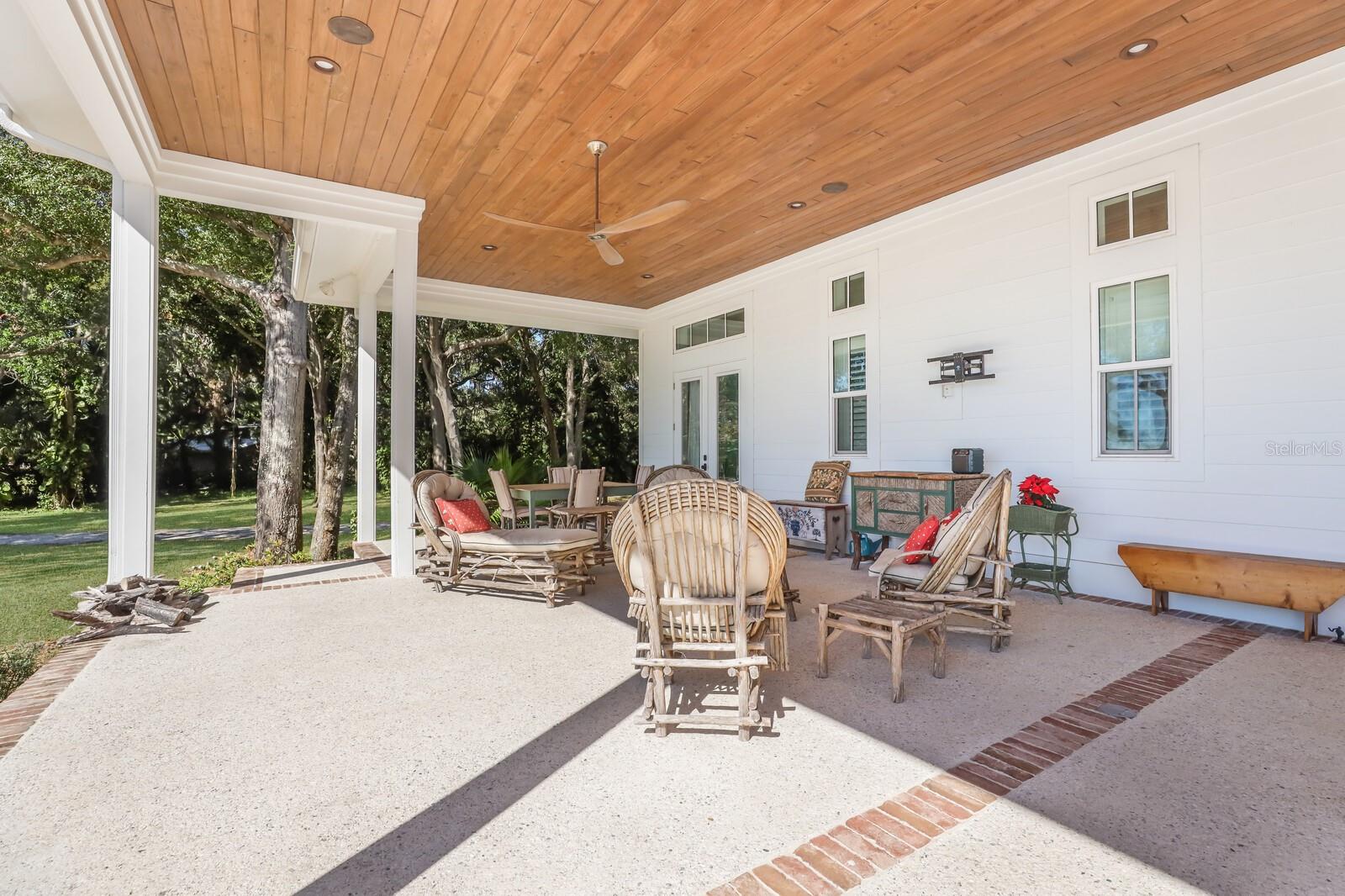 SEC 17 TOWNSHIP 34S RANGE 17E PT OF LT 1 - Residential