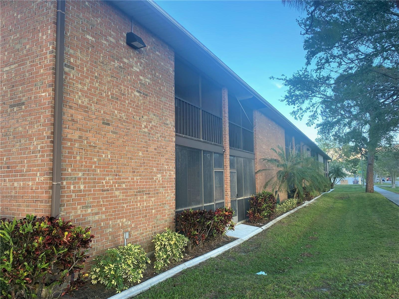 VENICE ISLAND rental just down the road from VENICE BEACH, local shops and restaurants. This is a FIRST FLOOR Condo, 2 Bedroom, 2 Bathroom with air conditioning and an internet connection. This updated home has granite countertops with a fully equipped kitchen and a separate dining area. The family room has an adjacent lanai area perfect for sitting outback with your coffee. Come see this beautiful and quiet island condo!