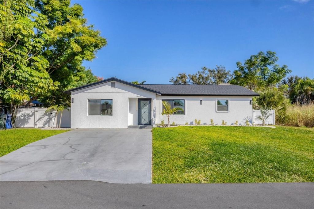 Photo of 1008 Ponderosa Road, Venice, FL 34293 (MLS # N6140836)