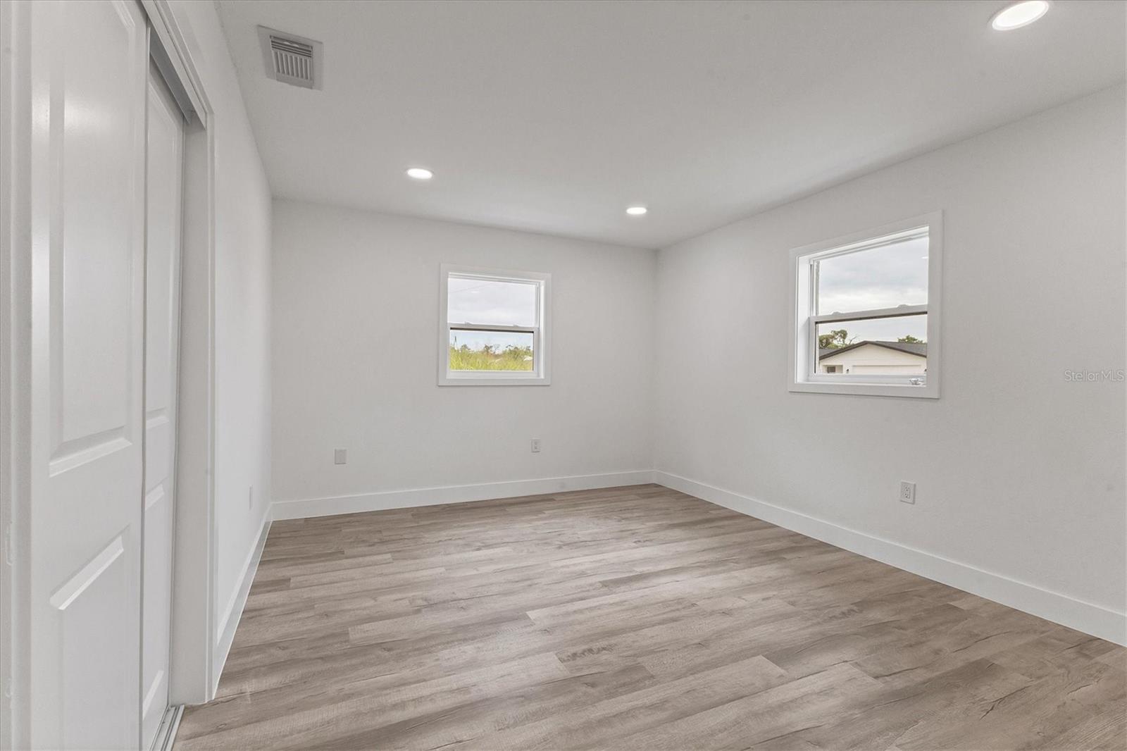 SOUTH VENICE - Residential