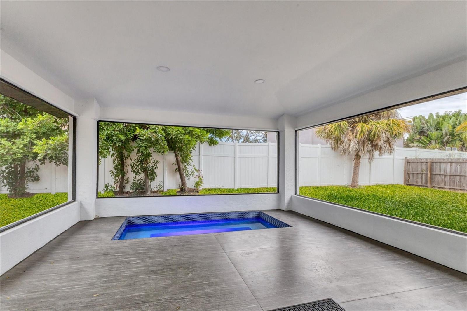 SOUTH VENICE - Residential