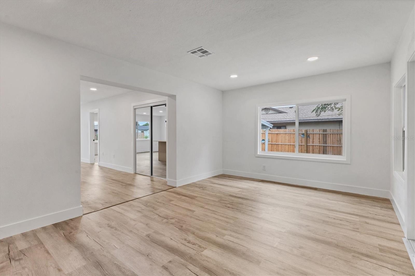 SOUTH VENICE - Residential