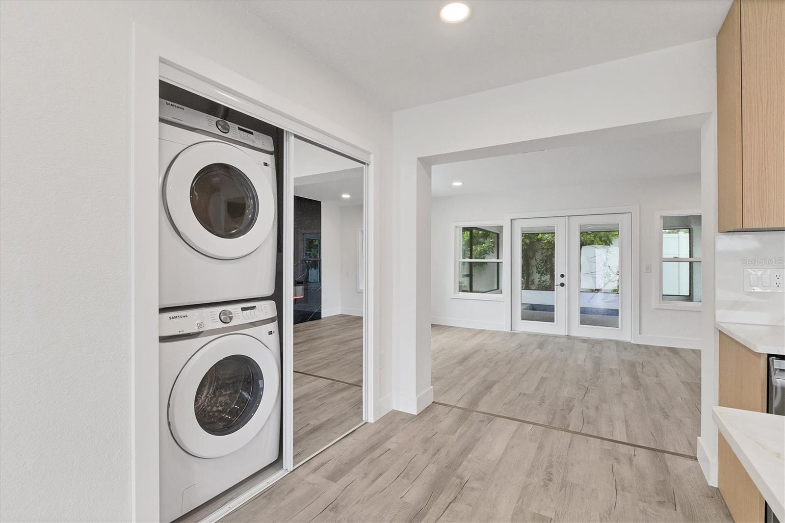 SOUTH VENICE - Residential