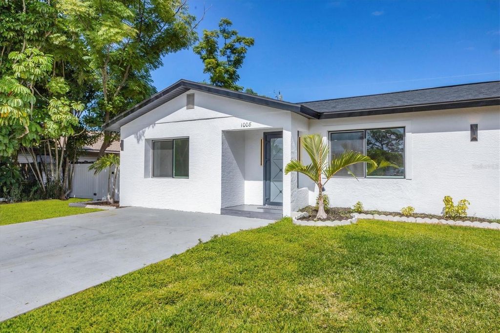 Photo of 1008 Ponderosa Road, Venice, FL 34293 (MLS # N6140836)