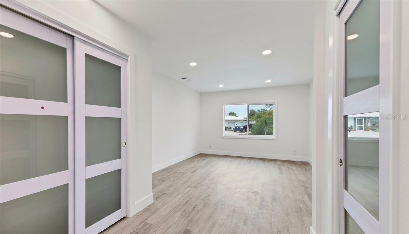 SOUTH VENICE - Residential