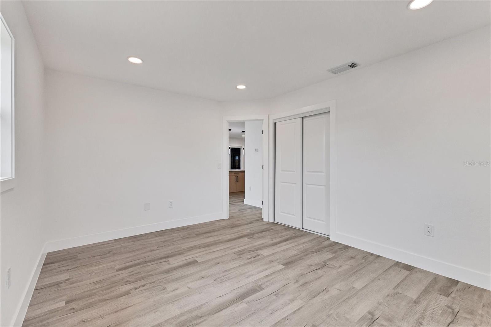 SOUTH VENICE - Residential