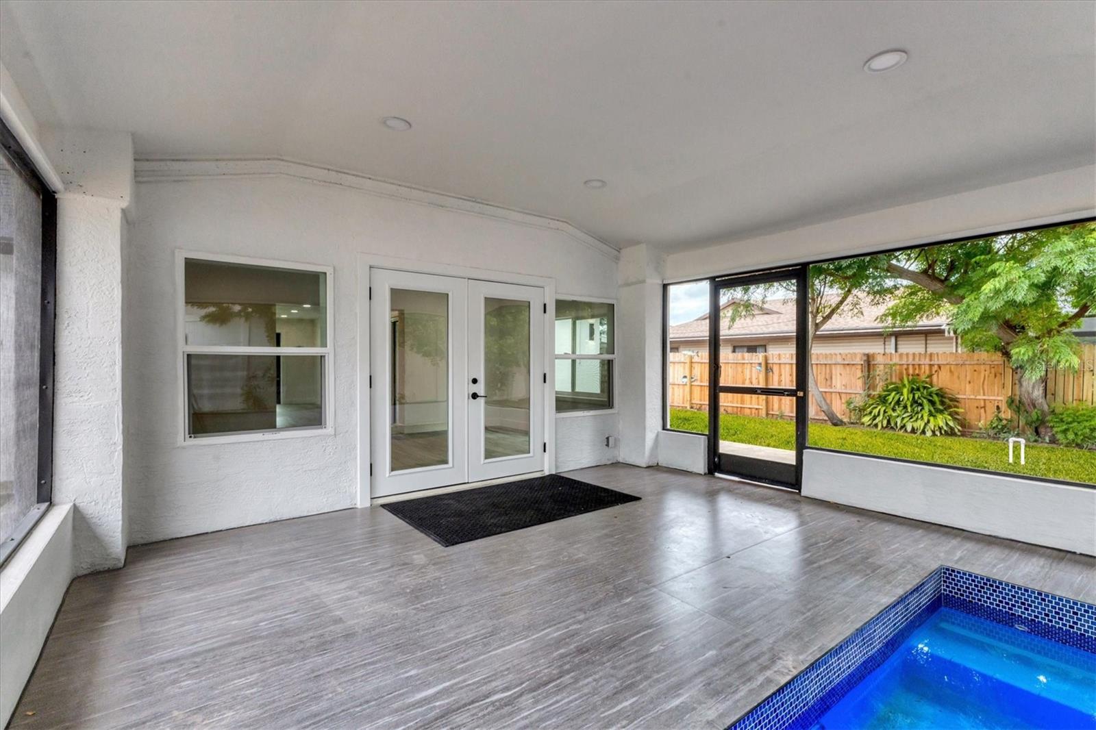 SOUTH VENICE - Residential