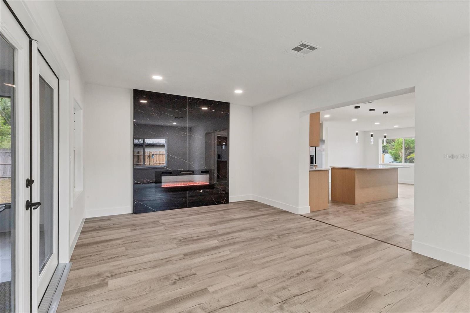 SOUTH VENICE - Residential