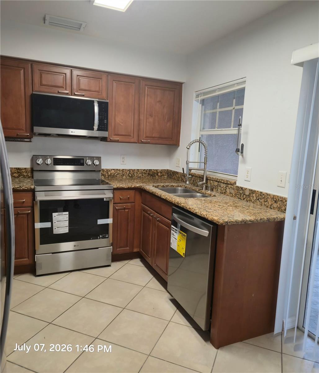 734 KENSINGTON LAKE CIR BRANDON