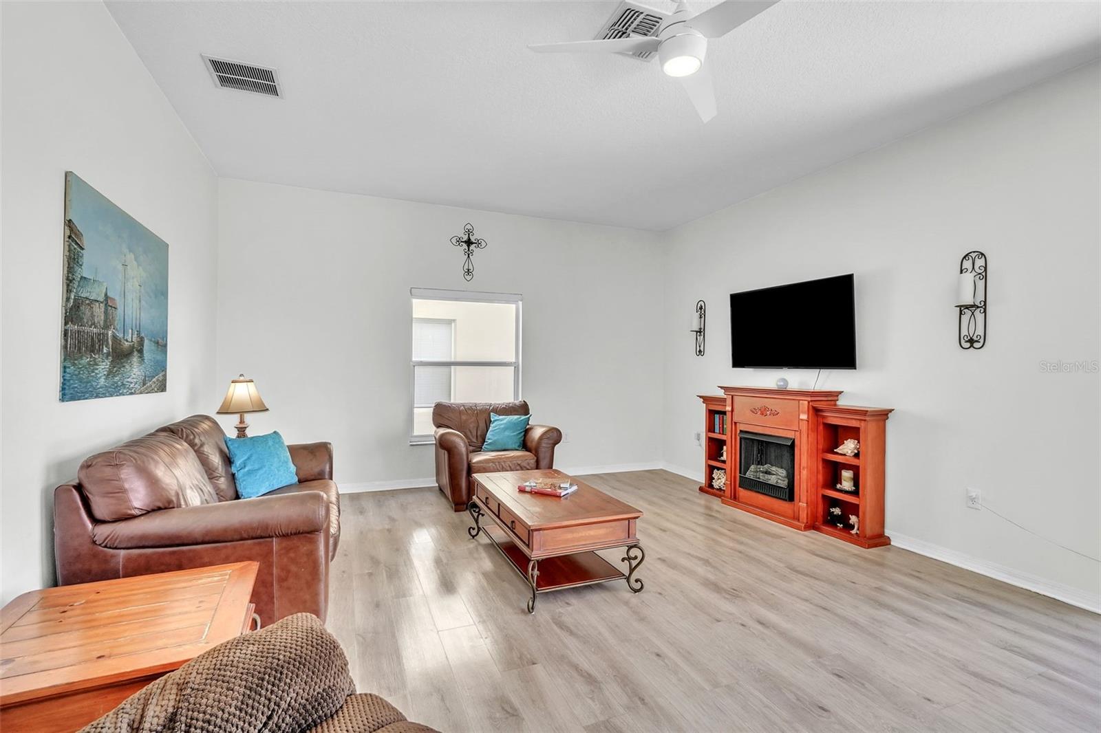 NORTH SHORE/LK HART PRCL 01 PH 01 - Residential Lease