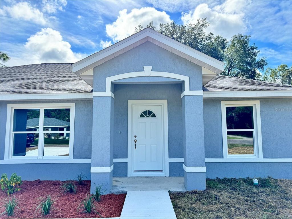 Photo of 35 Bay Place Course, Ocklawaha, FL 32179 (MLS # G5102293)