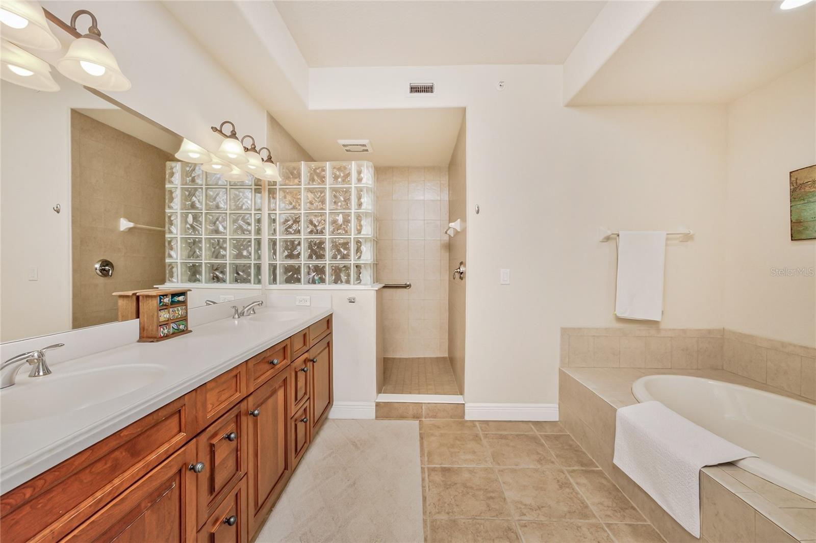 THE WATERFRONT ON VENICE ISLND - Residential