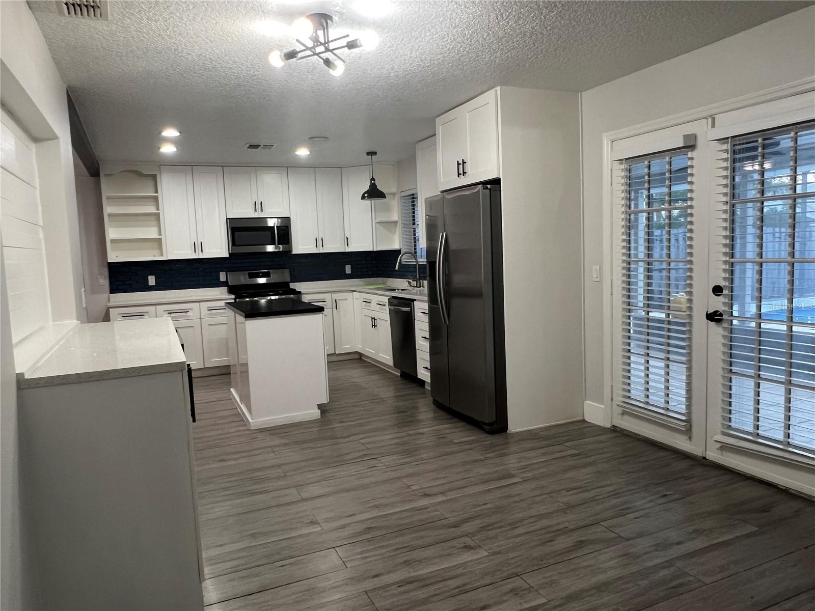 CLUBHOUSE ESTATES - Residential Lease