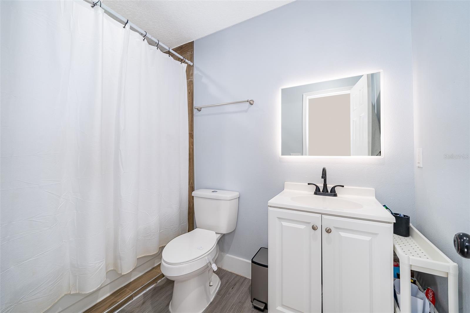 CLUBHOUSE ESTATES - Residential Lease