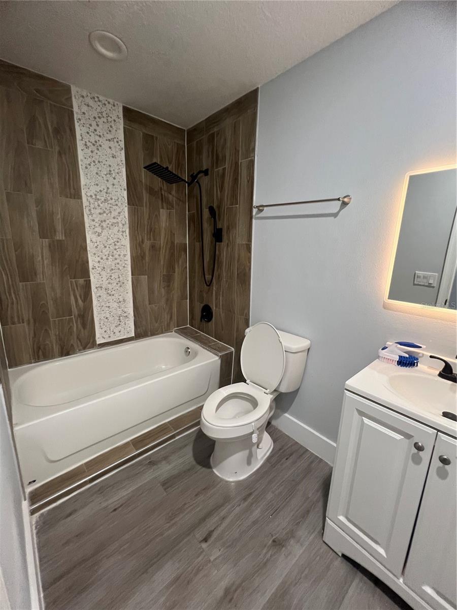 CLUBHOUSE ESTATES - Residential Lease