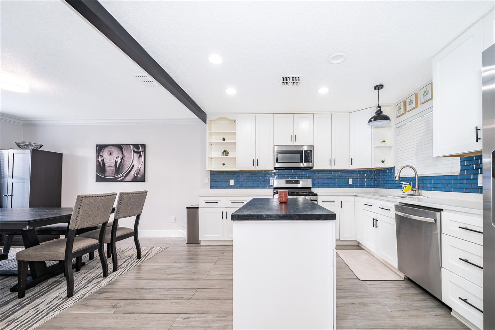 CLUBHOUSE ESTATES - Residential Lease