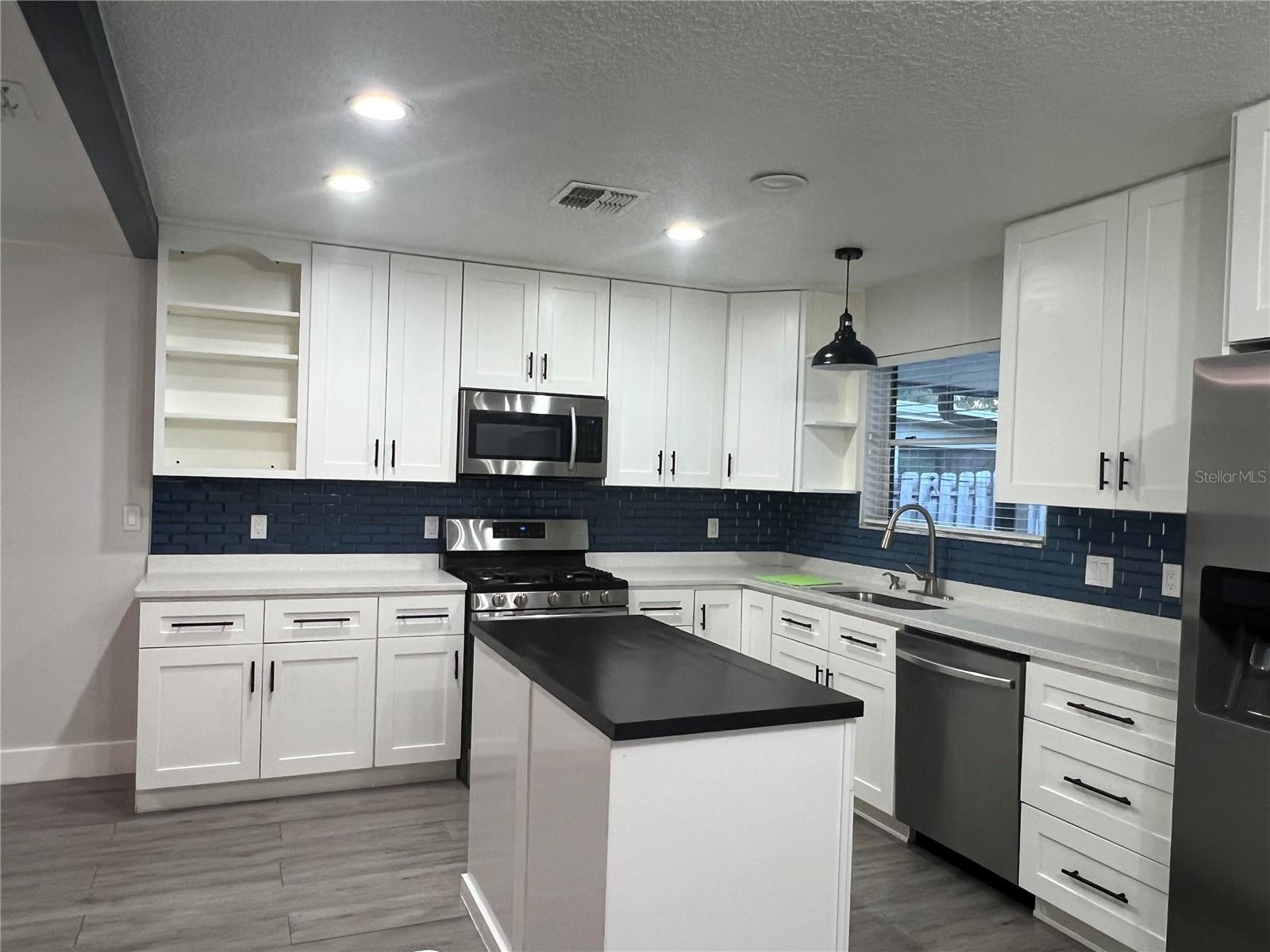 CLUBHOUSE ESTATES - Residential Lease