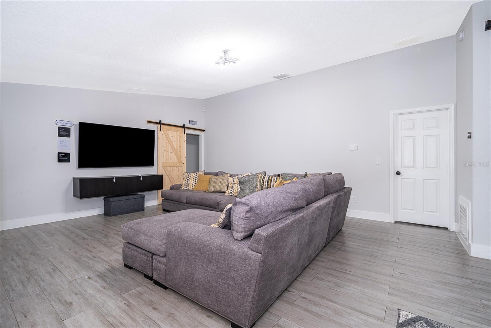 CLUBHOUSE ESTATES - Residential Lease