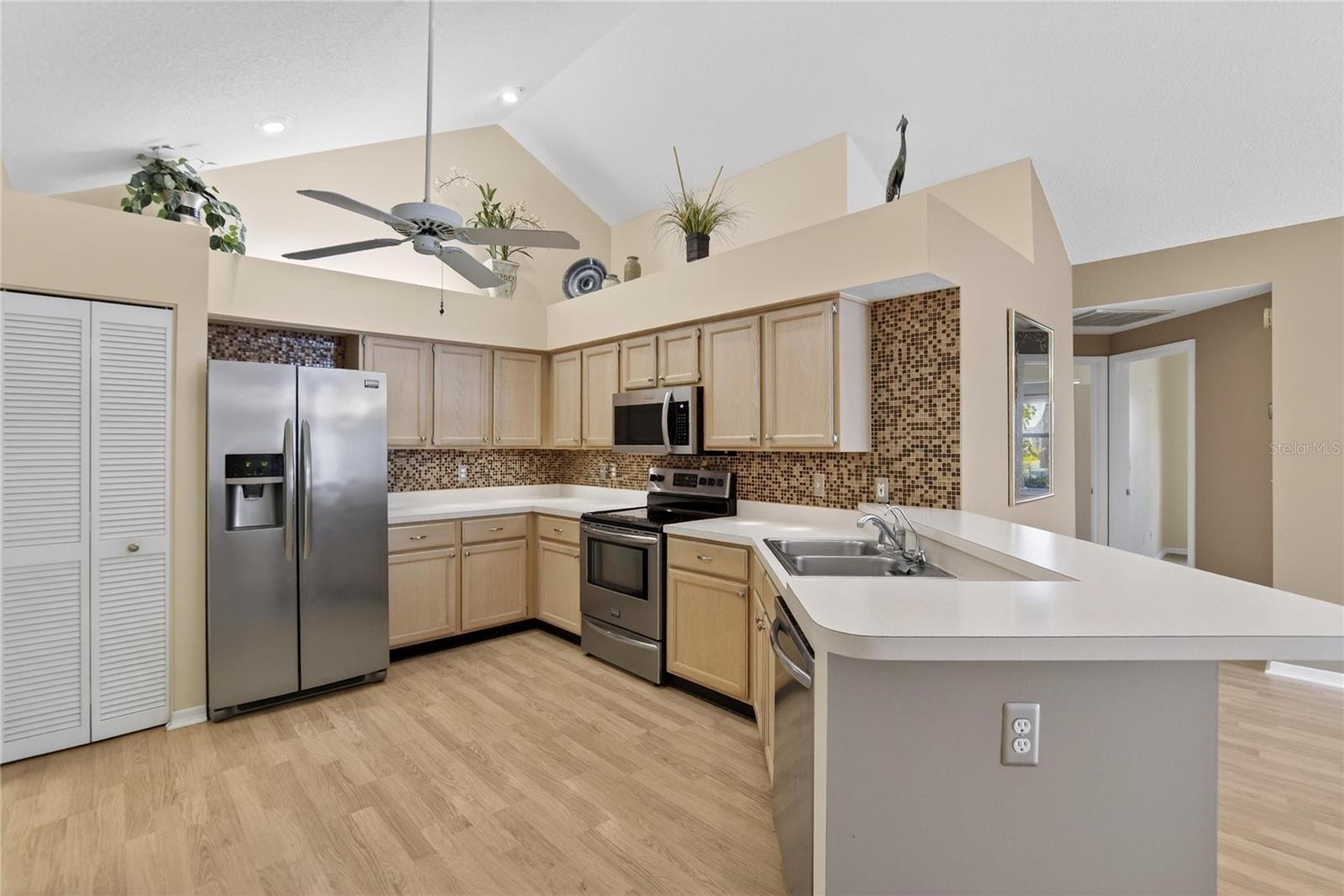 FAIRWAY PALMS A CONDO - Residential