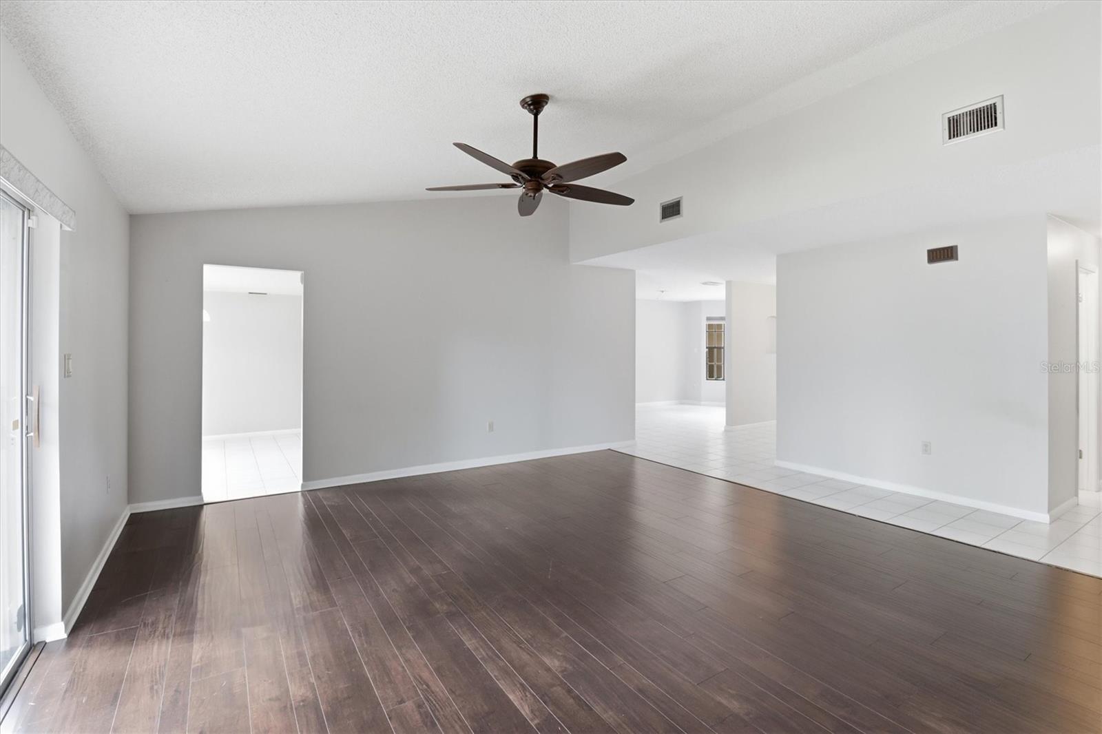 COLONIAL POINT - Residential