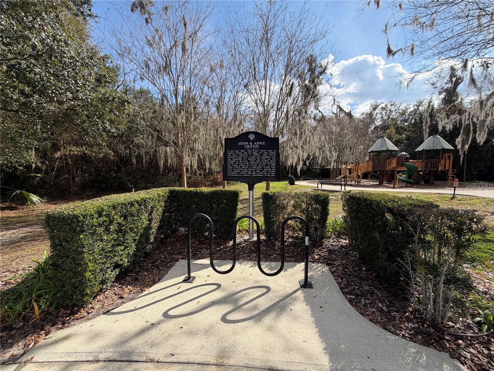 COLONIAL POINT - Residential