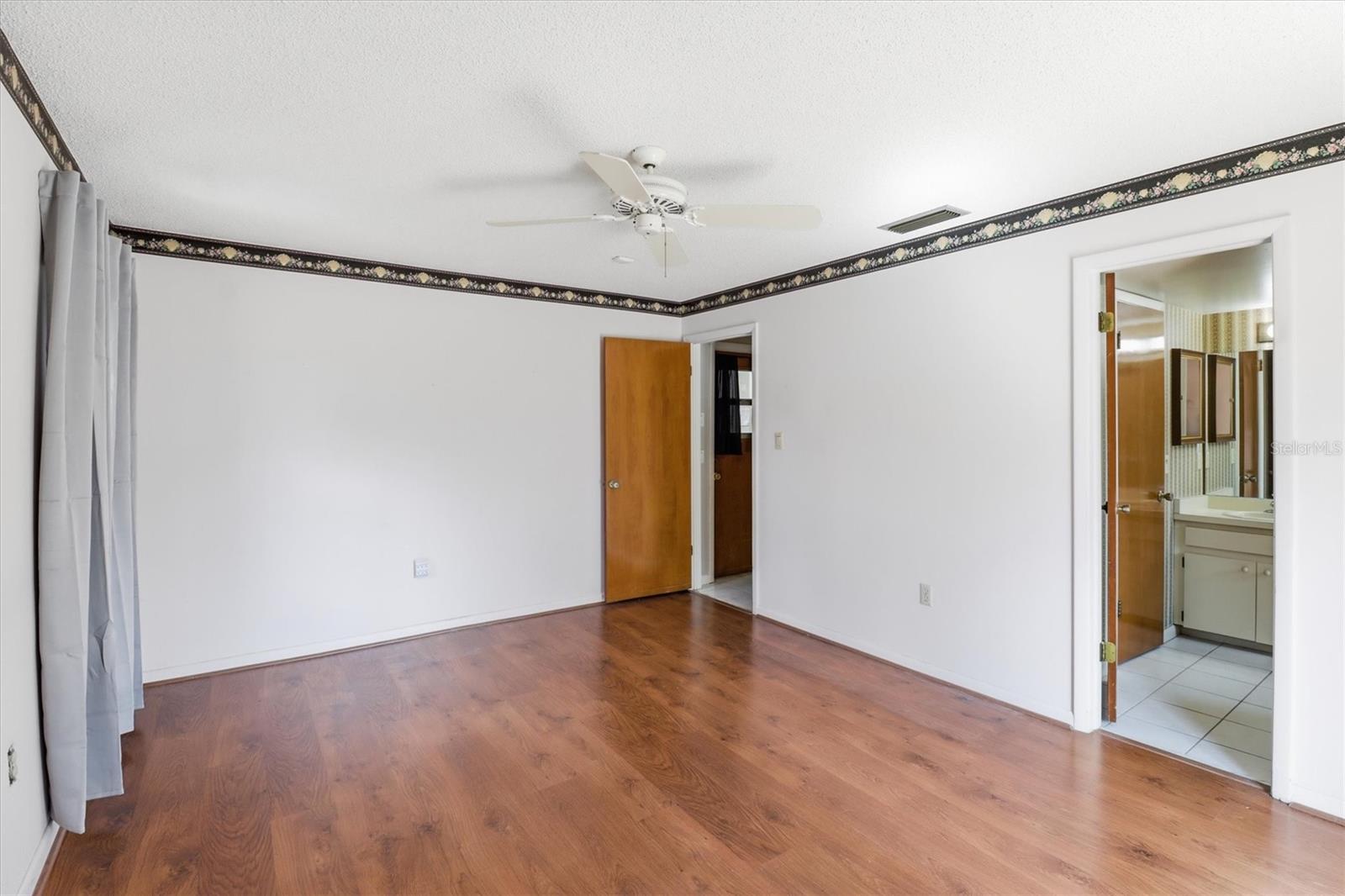 COLONIAL POINT - Residential