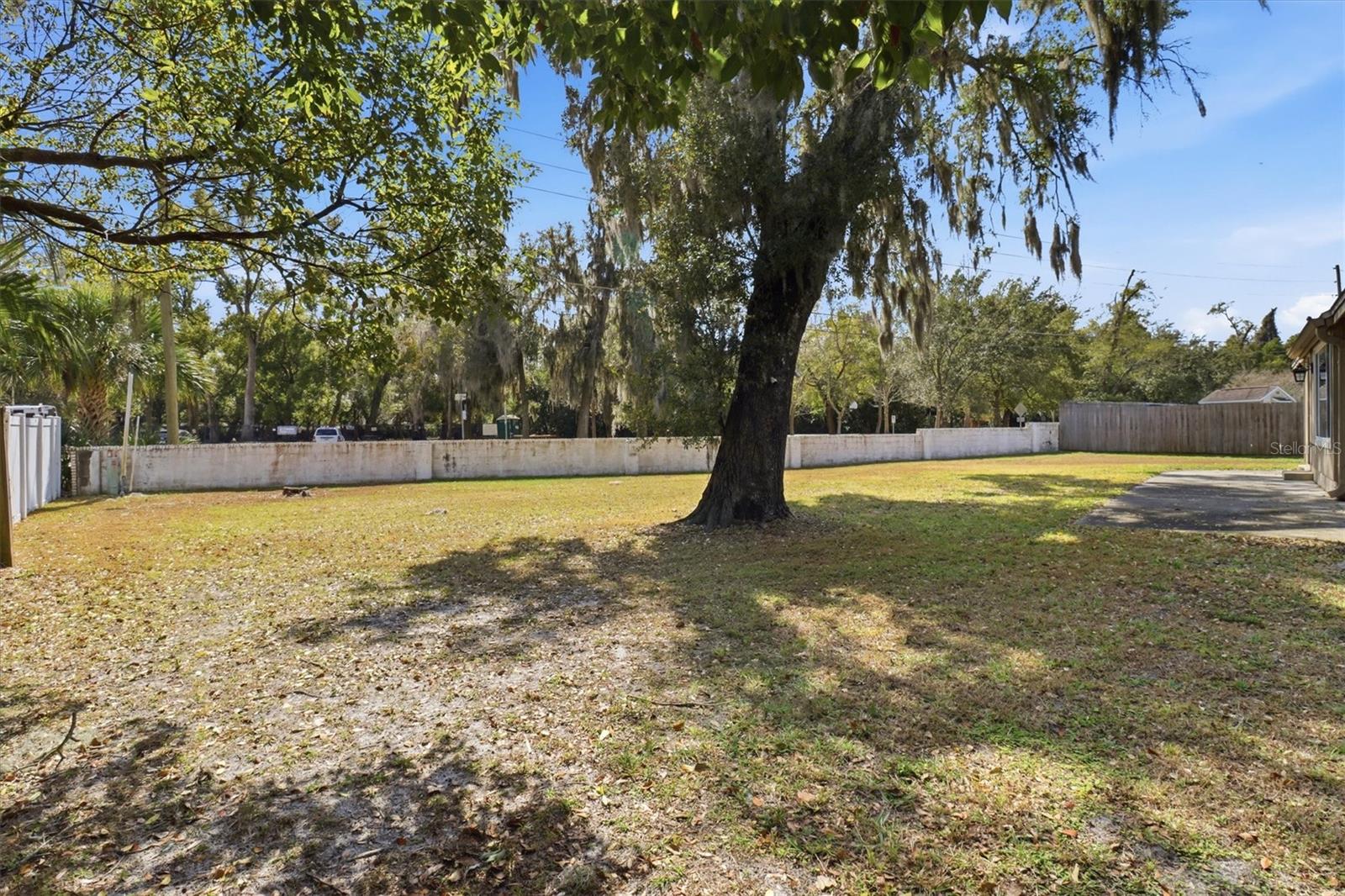 COLONIAL POINT - Residential