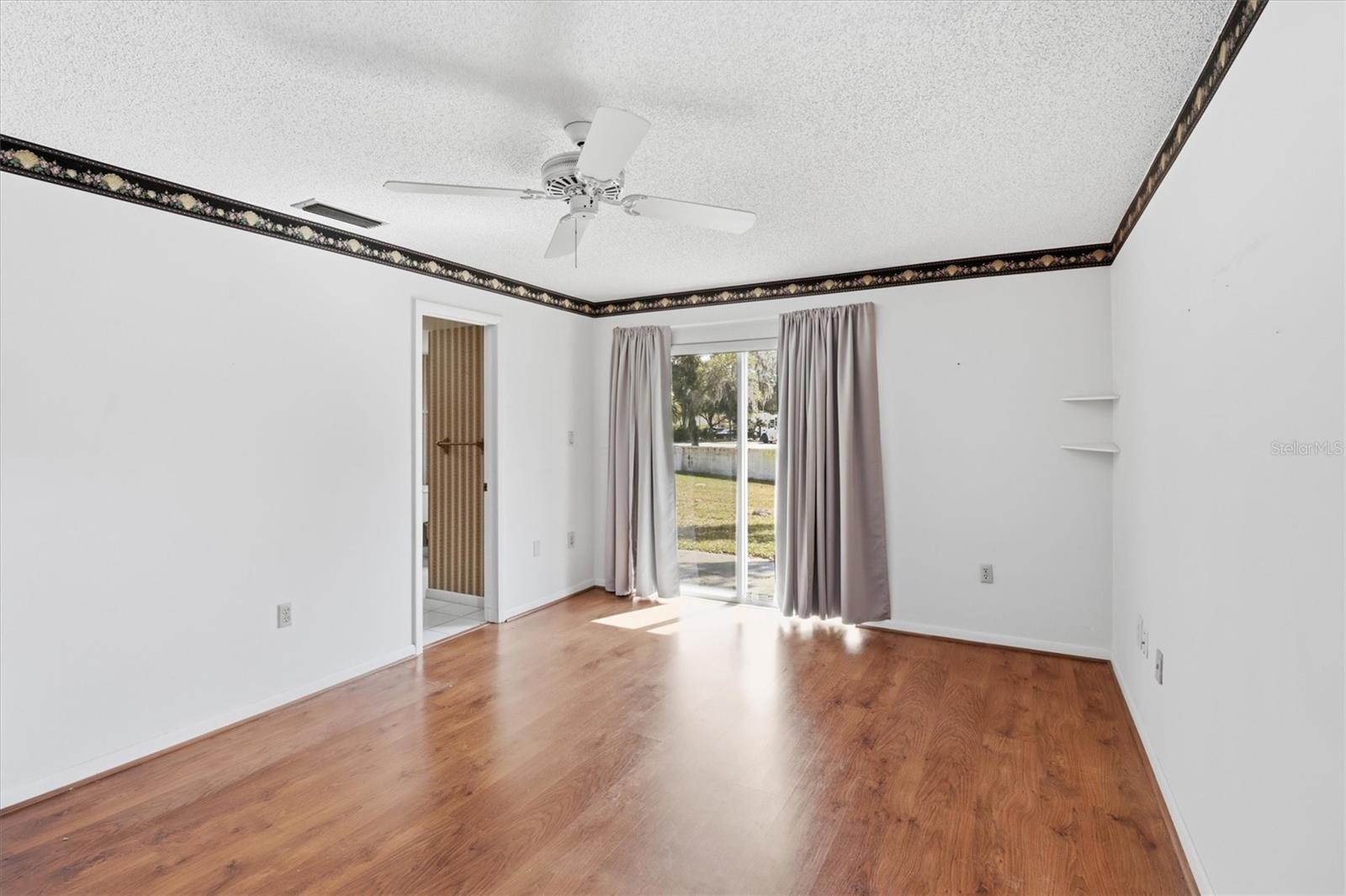 COLONIAL POINT - Residential