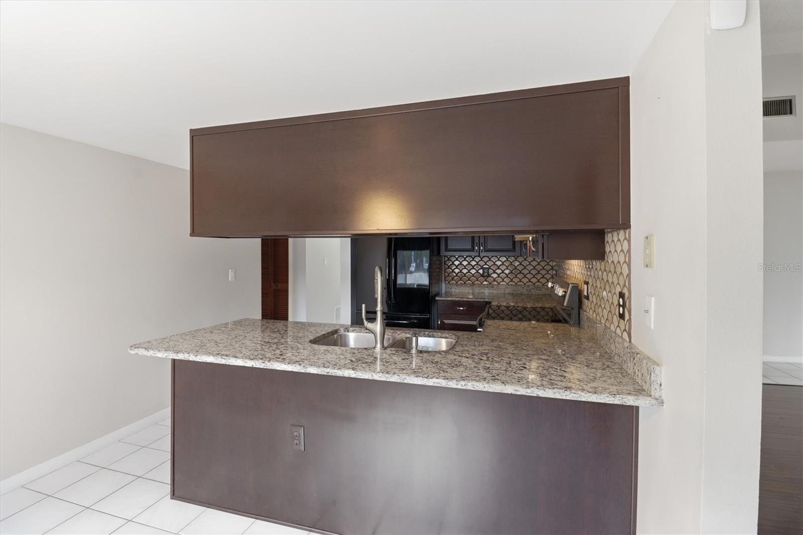 COLONIAL POINT - Residential