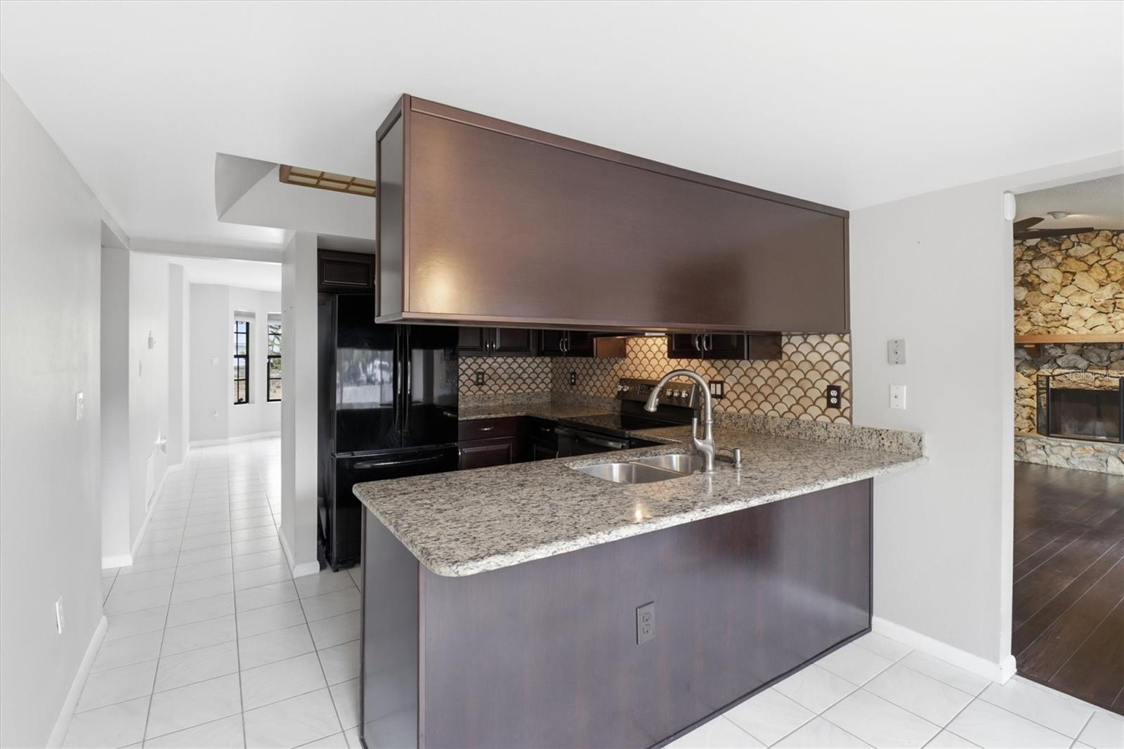 COLONIAL POINT - Residential