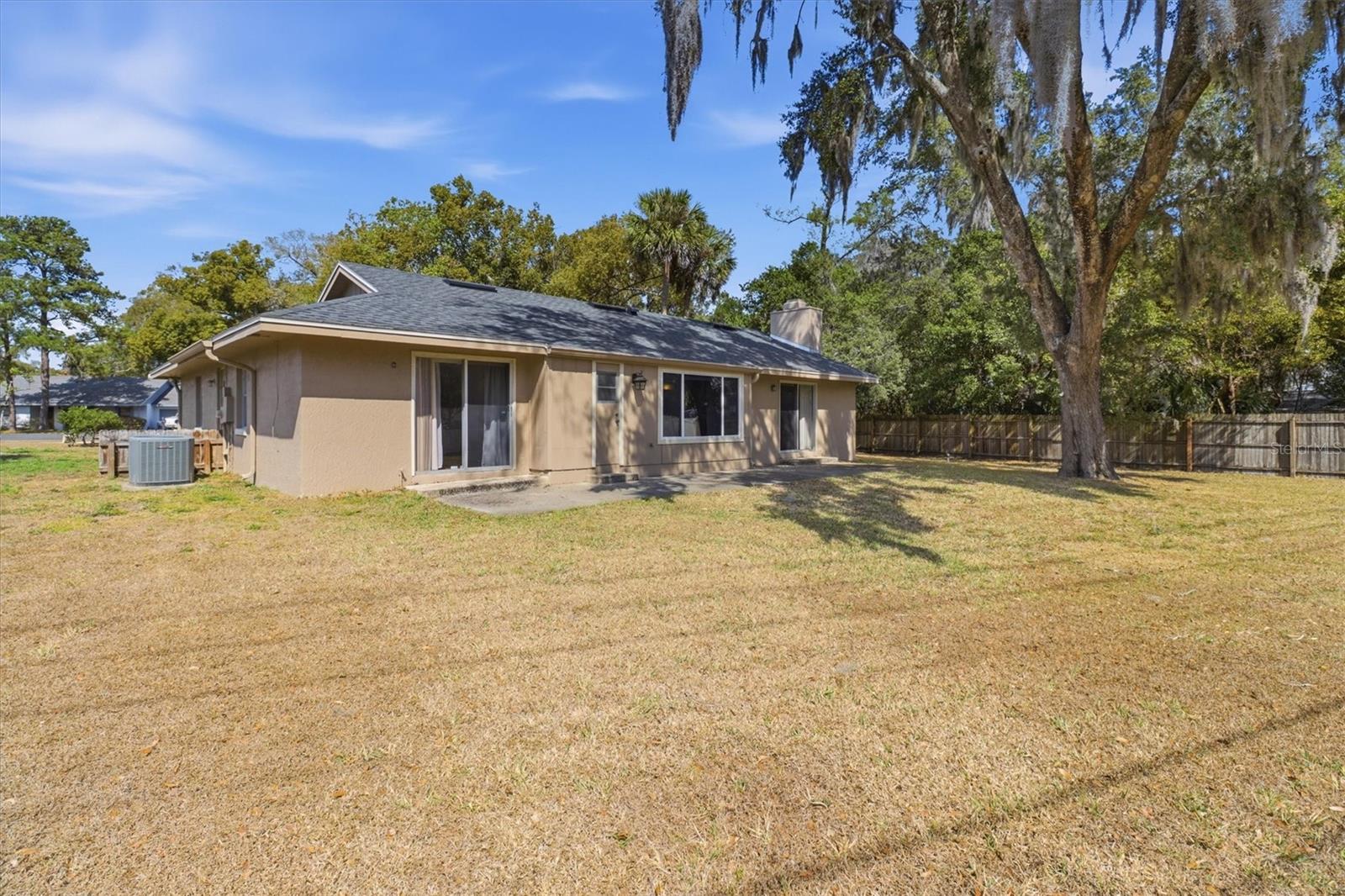 COLONIAL POINT - Residential