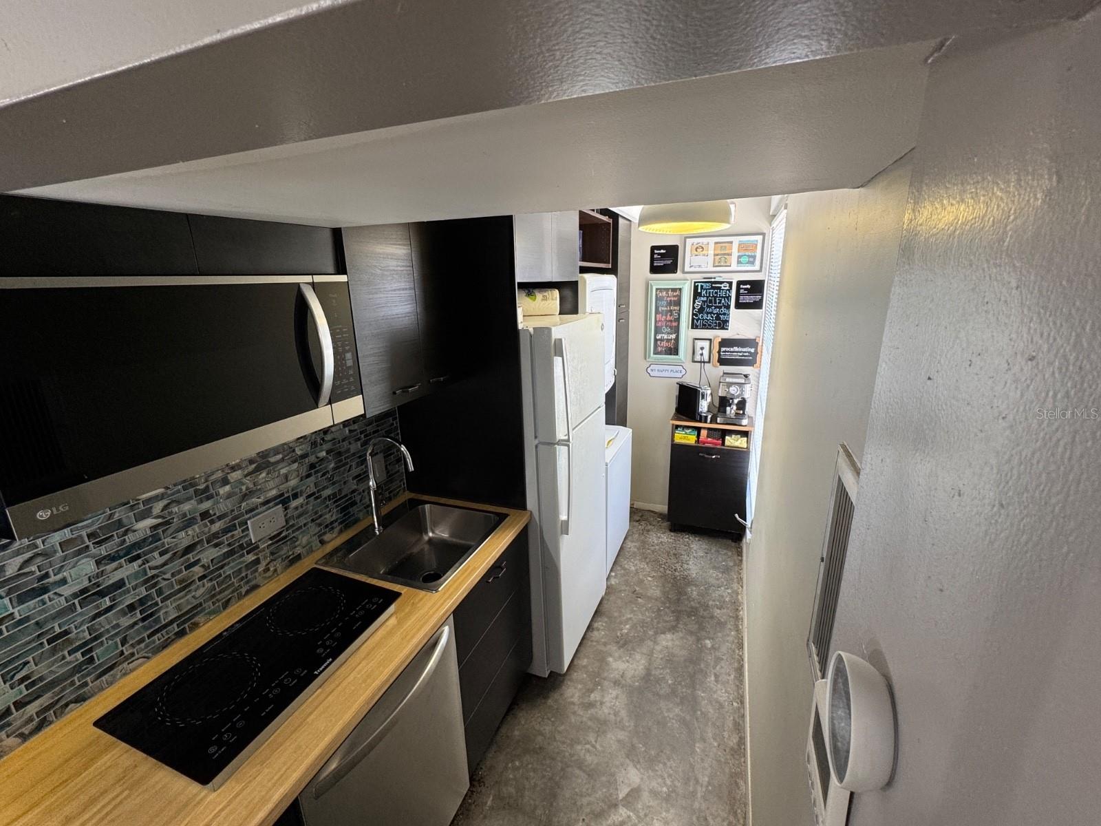 LAKESHORE CLUB - Residential