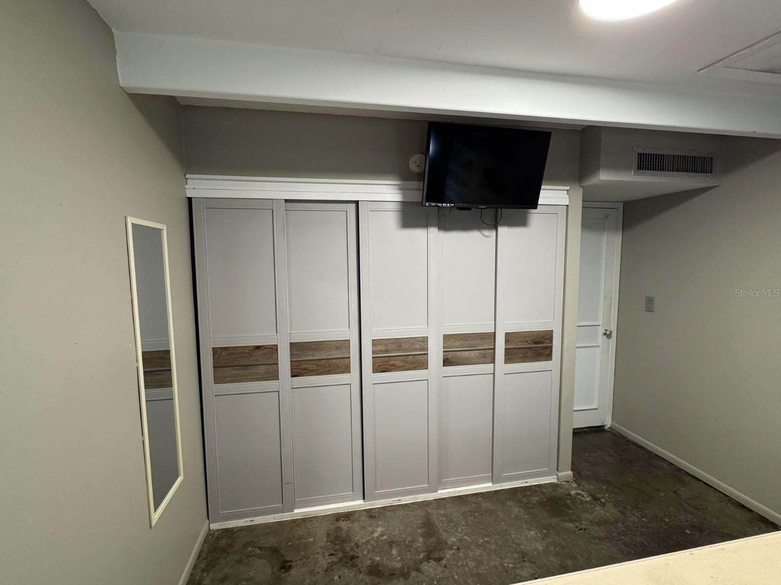 LAKESHORE CLUB - Residential